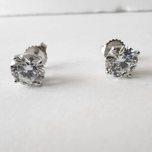 14 Kt White Gold Diamond Lab Grown Studs 2.84Ct F-VS1